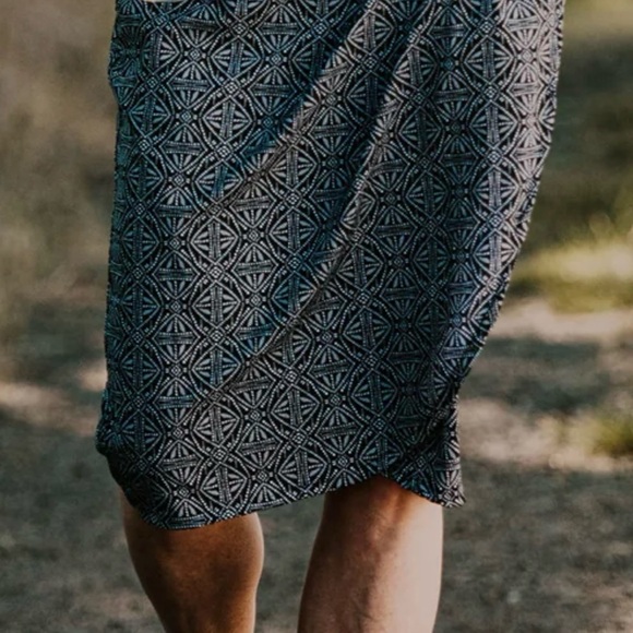 RIP SKIRT XXL Wrap Swim Cover Beach Geometric Black Pearl Batik Adjustable - Picture 5 of 14